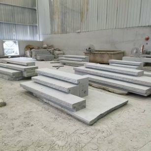 萍乡 整石台阶（大面火烧+侧面自然面），出货前厂内拼装