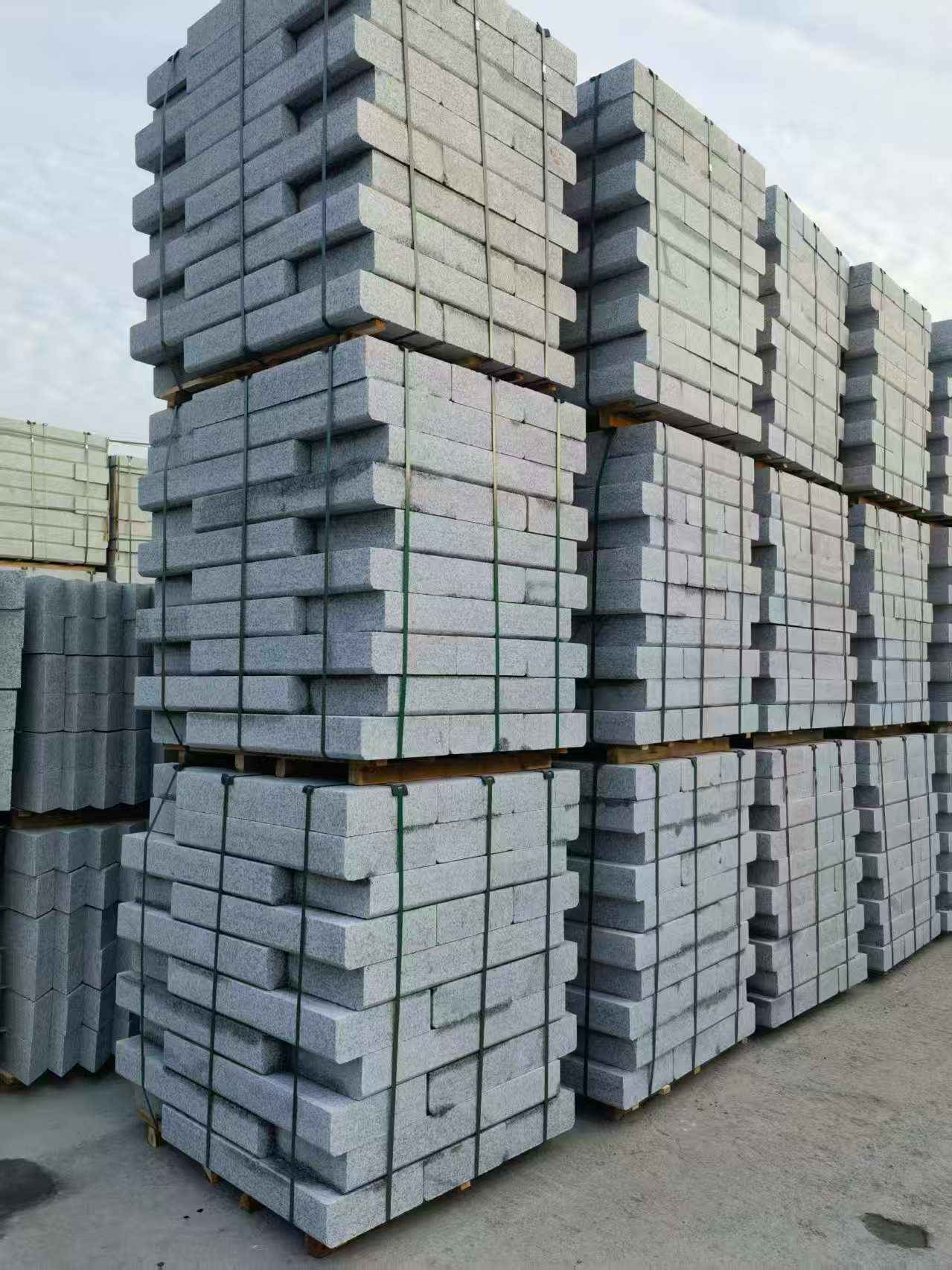 萍乡 路沿石（路侧石），颜色一致，尺寸标准