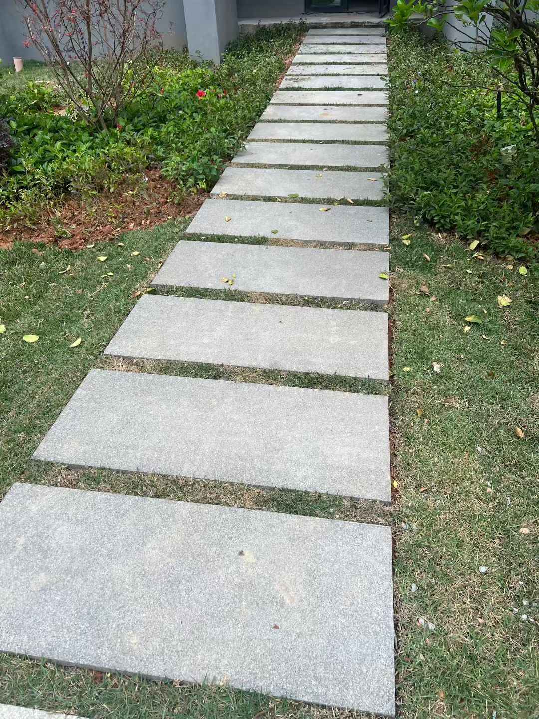 萍乡 芝麻黑小区踏步、汀步石铺装效果