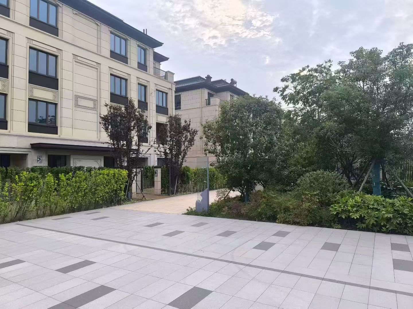 萍乡 芝麻白与芝麻白搭配铺装，尺寸1200*600